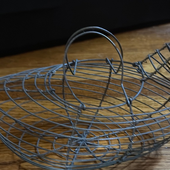 Vintage Wire Chicken Egg Basket - Picture 6 of 6